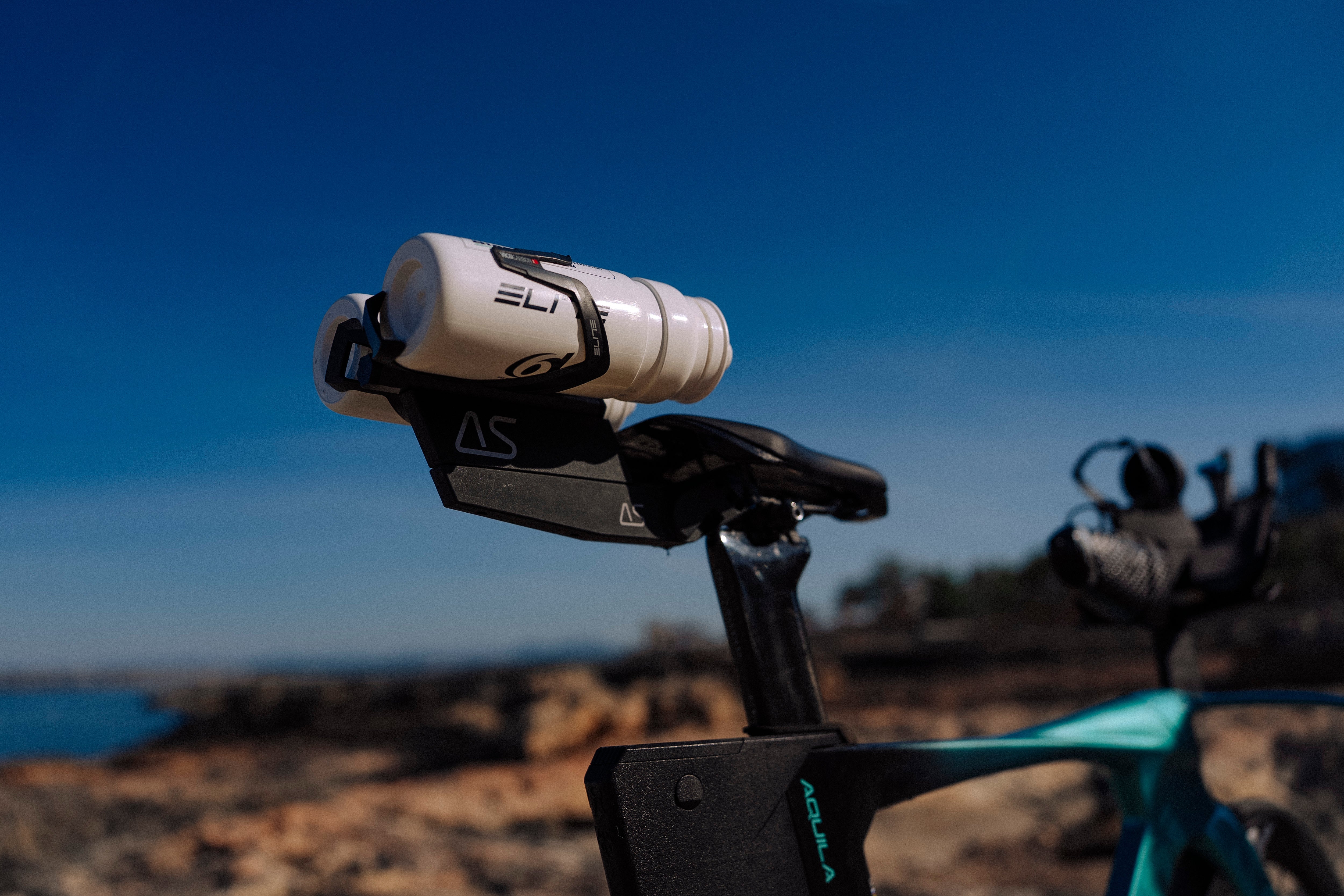 Universal BTS hydration system mounted BTA hydration system mounted behind the saddle for triathlon bike