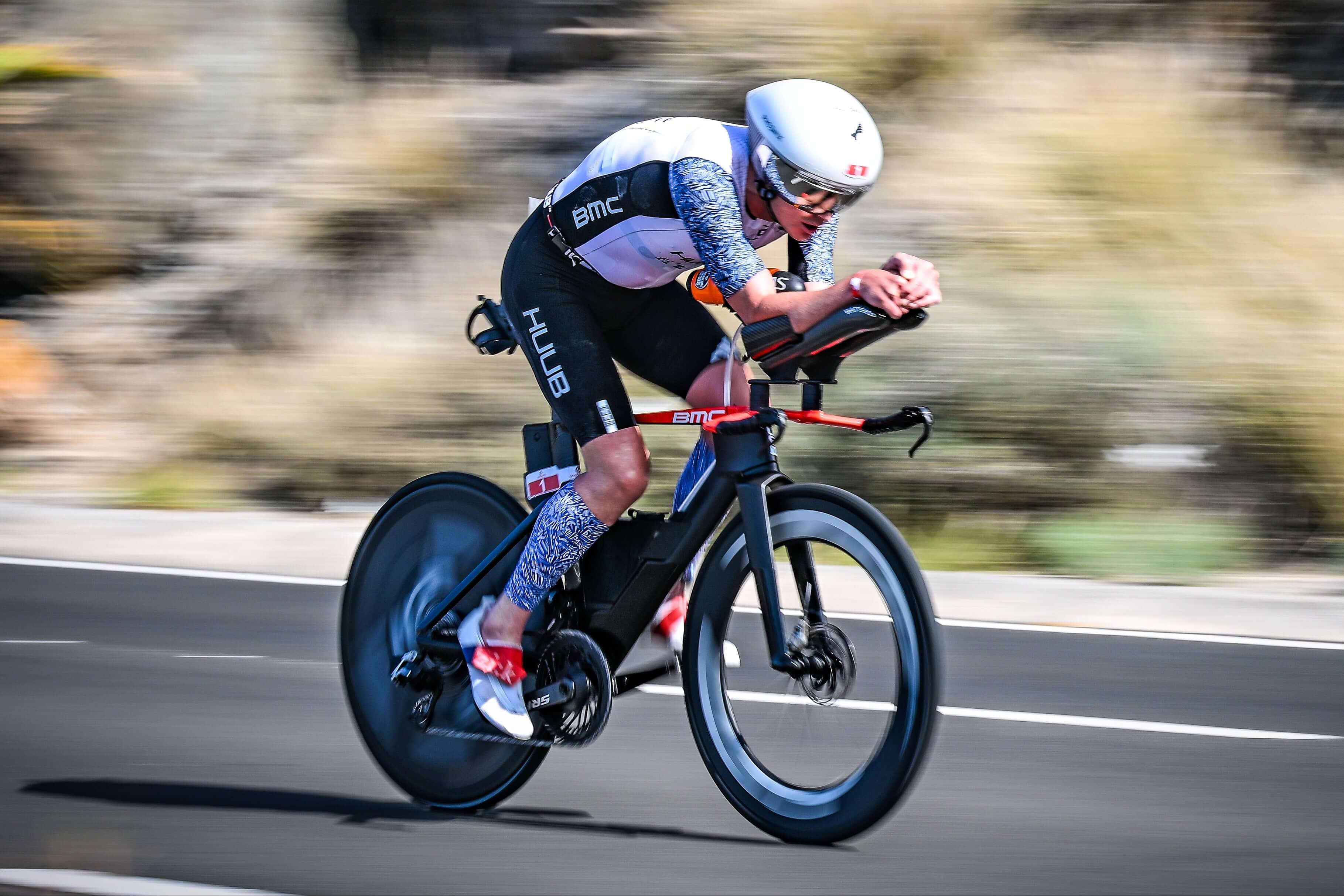 Athlete using the bike specific mounting plate for hydration system while racing on a time trial bike.